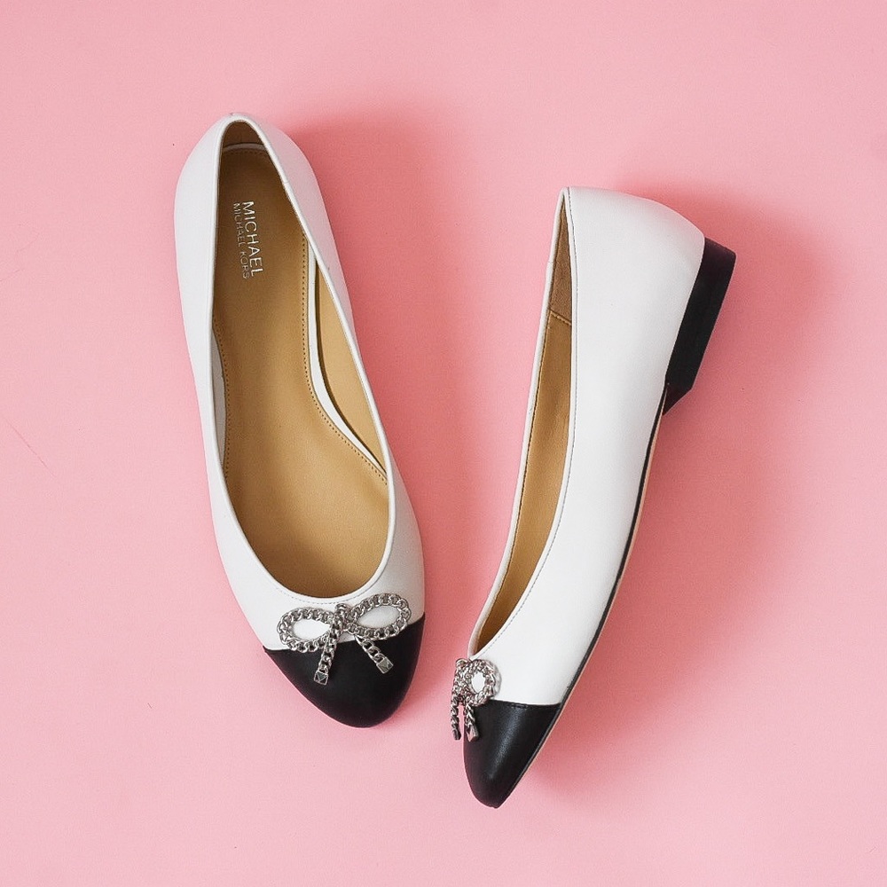 NEW MICHAEL KORS BLACK AND WHITE CHAIN FLATS